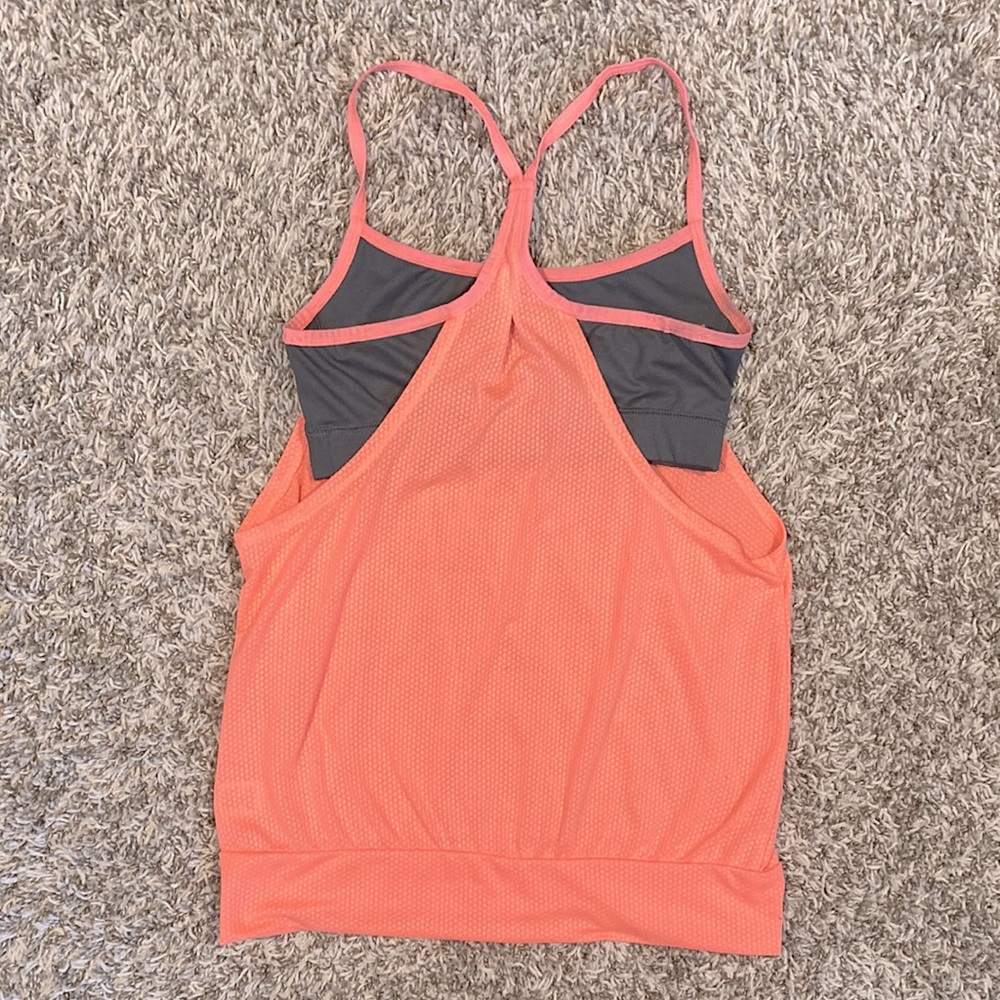 workout top w/built in sports bra